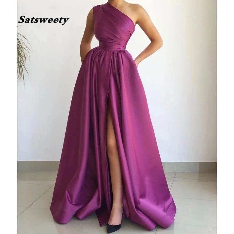 Gaun Prom Ungu Satu Bahu Gaun Prom Berlipat Satin Celah Samping A-Line dengan Ritsleting Belakang Vestidos De Fiesta De Noche