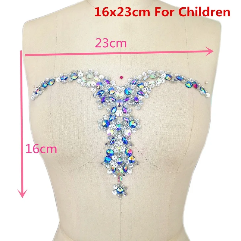 Fatto a mano con scollo a V con paillettes cucire sulla scollatura strass perline di cristallo finiture applique da sposa toppe firmate decorazione