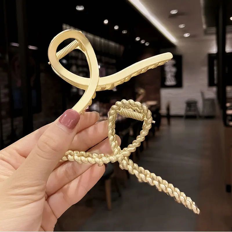 Metal Semicircle Hair Claw Clip Women Chain Cross Twist Hair Claws For Girls Claw Hair Clip Crab Clip Hairpins Spring Claw Clip