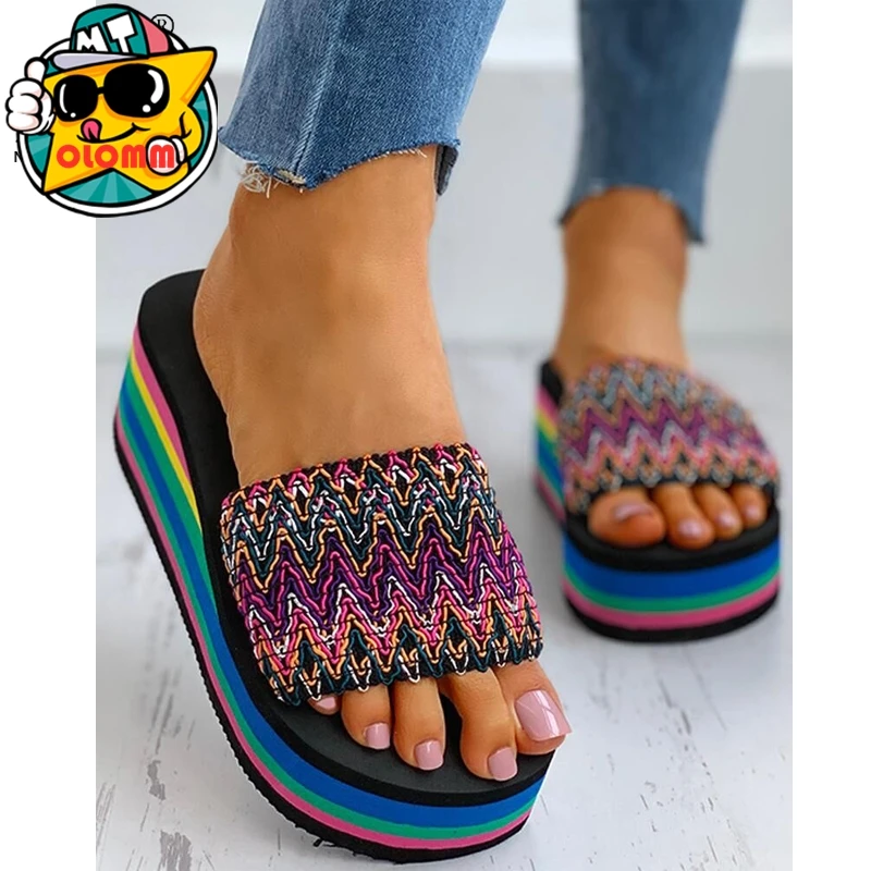 Vendita calda 2024 pantofole estive da donna con tacco medio scarpe da spiaggia all\'aperto sandali con plateau moda multicolore Plus Size 40