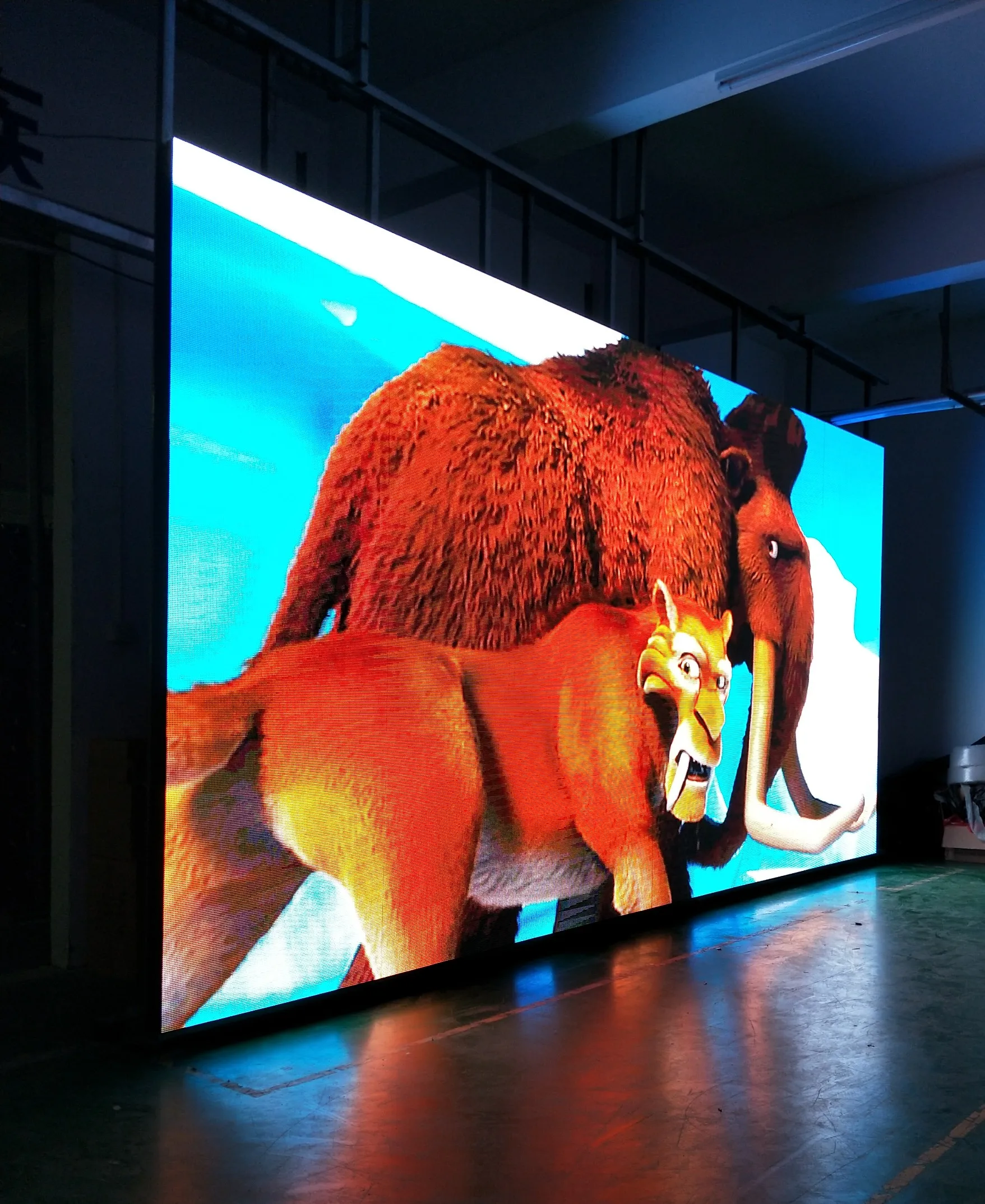 P5 Outdoor Big Advertising LED Display Refresh Rate IP65 Waterproof Video Wall