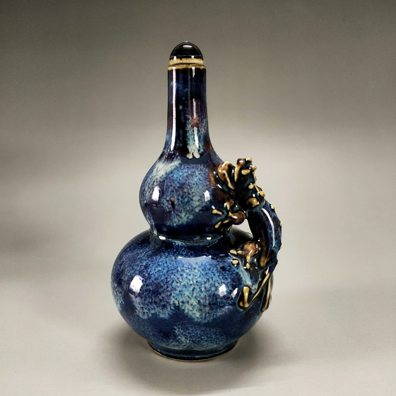 

Elaborate Interesting Chinese Old-style Collection Home Decoration Gourd-shaped Blue Porcelain Lizard Snuff Bottle