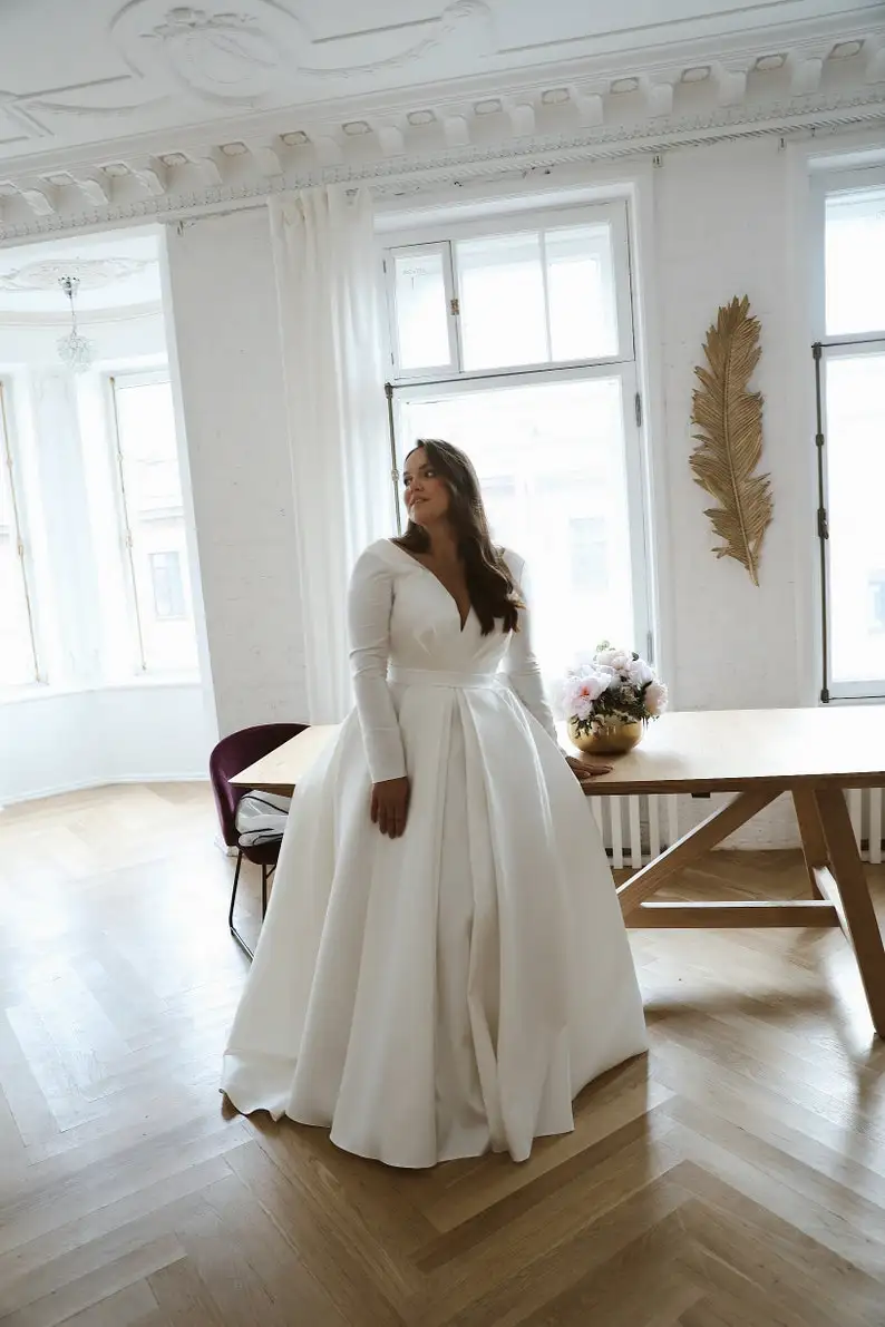 Vestido de novia de manga larga con bolsillos en la falda, escote en v profundo, talla grande, moderno, manchado, princesa, iglesia, jardín, 2022