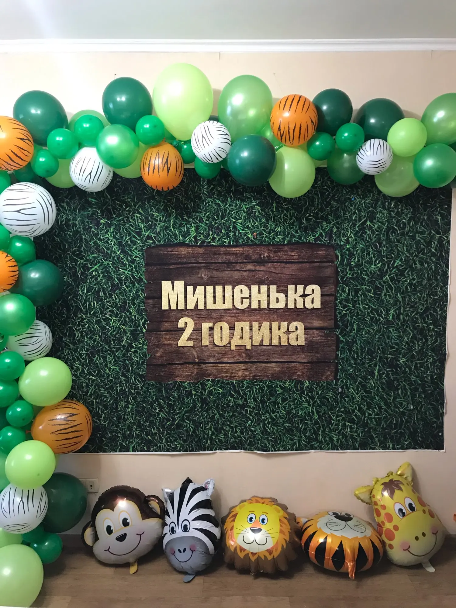 خلفية لأوراق النباتات الاستوائية من العشب الأخضر ، استحمام الطفل ، حفلة عيد ميلاد الأطفال ، صورة الزفاف ، خلفية التصوير الفوتوغرافي ، ديكور الحائط