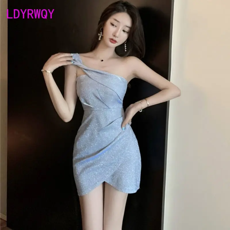 

2022 summer new design sense temperament oblique shoulder one word neck tube top sparkling slim dress women