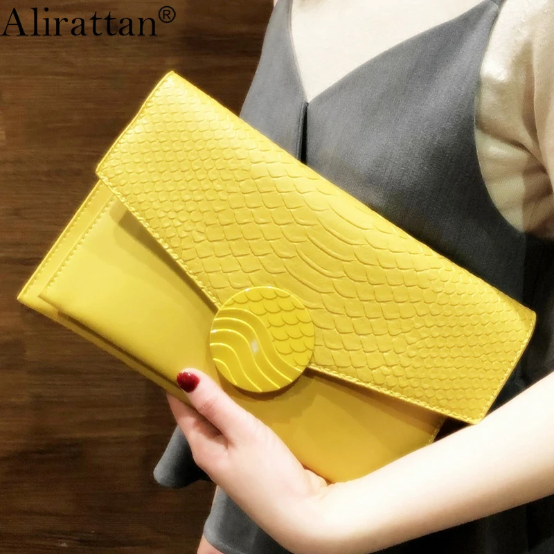 Alirattan New Women Snake Pattern Envelope Bag Fashion Design Chain Shoulder Messenger Bag Female Trendy Shopping Travel Pouch