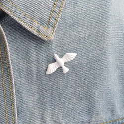 Peace Dove Women's Brooch Lapel Pin Collar Jewelry Anime Badges Halloween Christmas Gift Anime Pins New Year Fashion Brooches