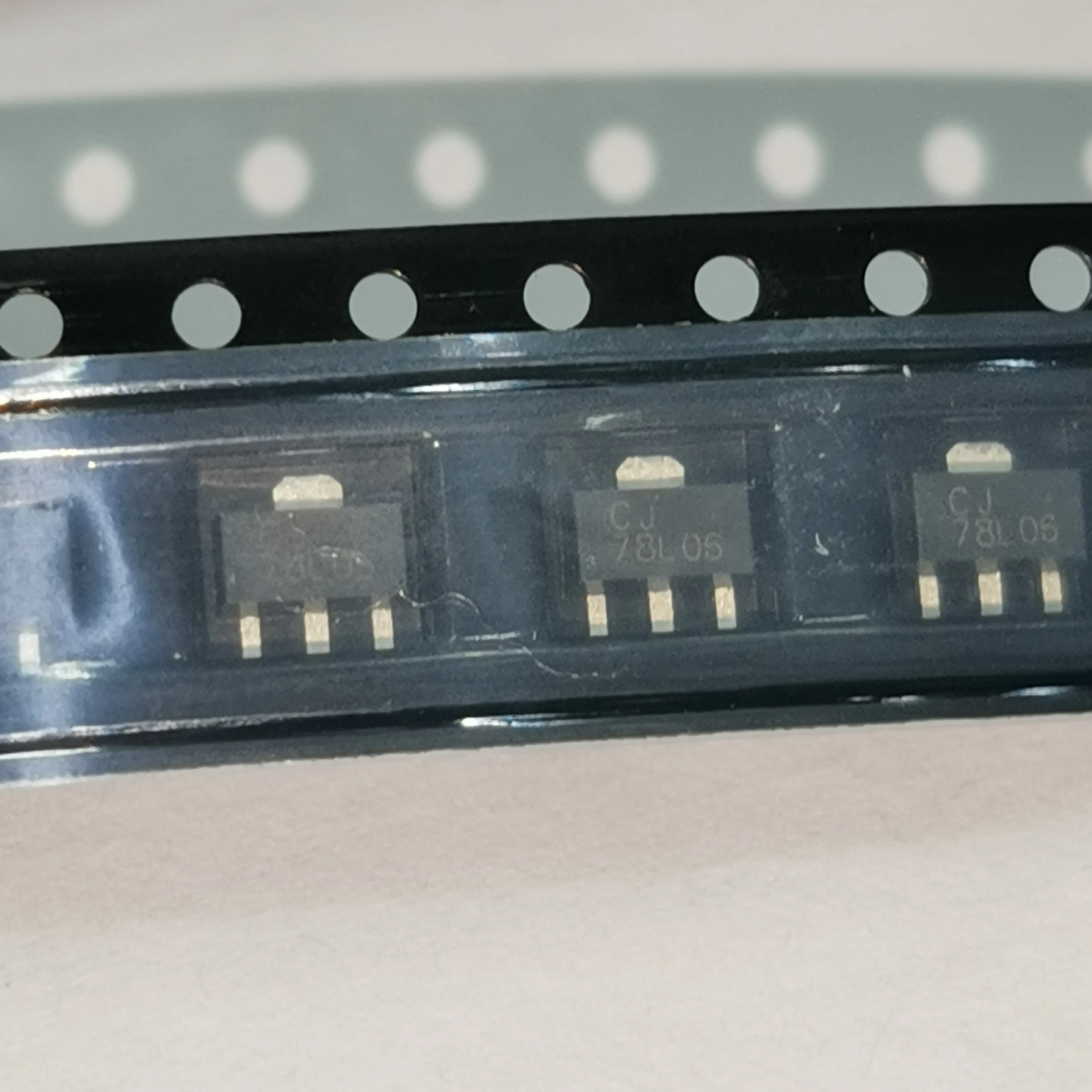 10PCS Spot Supply L78L06 CJ78L06  L78L05  L79L05 SOT89Shenzhen Genuine Stock Can Delivered at Any Time