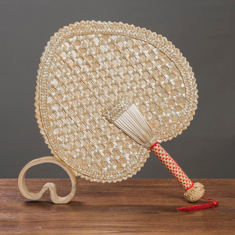 Hand woven old style cattail leaf fan summer mosquito repellent banana straw woven children portable classic Chinese style