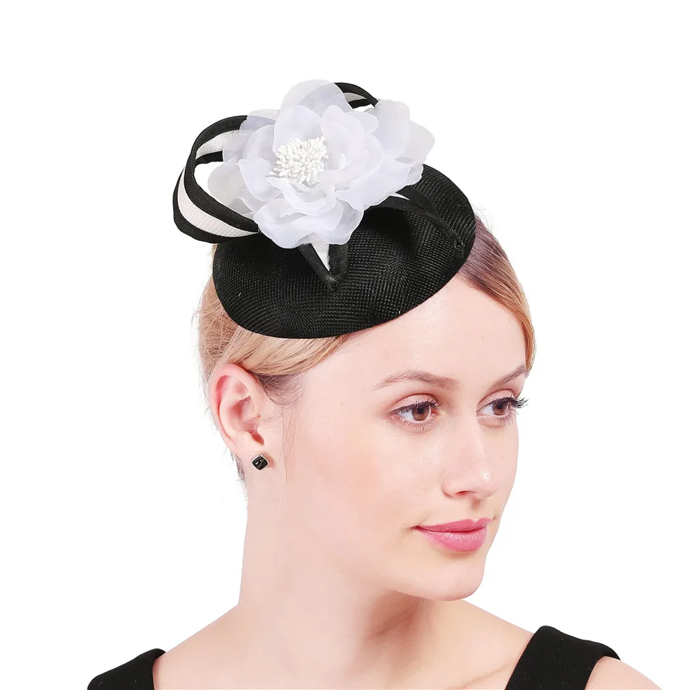 

Elegant Female With White Floral Fascinator Wedding Headwear Chapeau Hat Ladies Prom Occasion Wedding Loops Hair Accessories