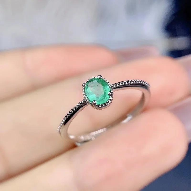 

Natural Emerald Ring 925 Silver Ladies Ring Luxurious Atmosphere Dignified and Elegant 4*5mm