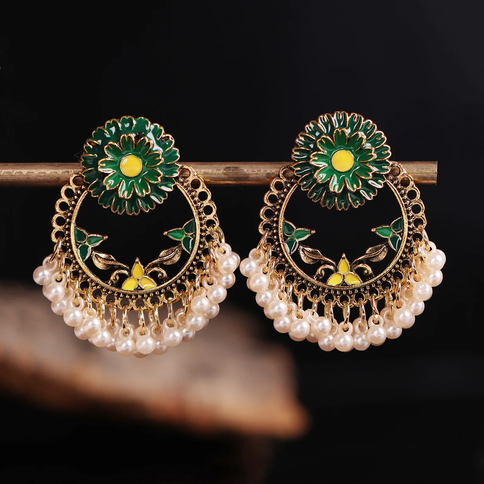 Women\'s Vintage Ethnic Geometric Flower Earrings Hangers Bohemian Bollywood Pearls Tassel Indian Jhumka Earrings Wedding Jewelry