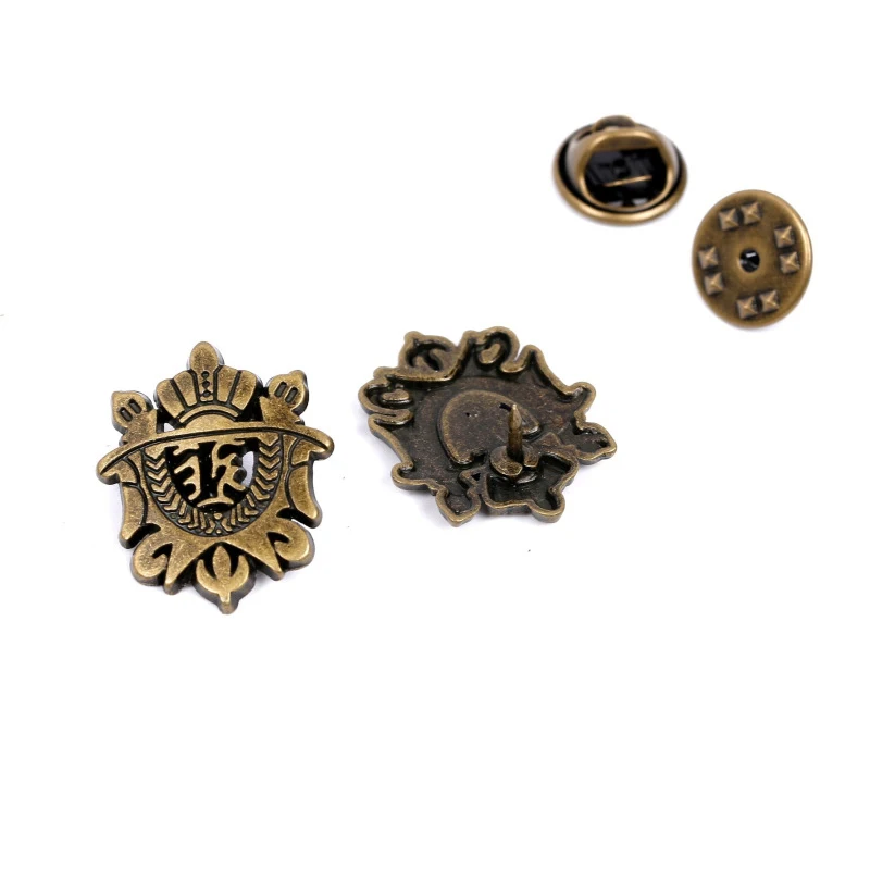 2pcs Novelty Metal Lapel Pin for Men Suit Decoration Shield Crown Brooch pin Vintage Badge Pins Men\'s Fashion Accessories