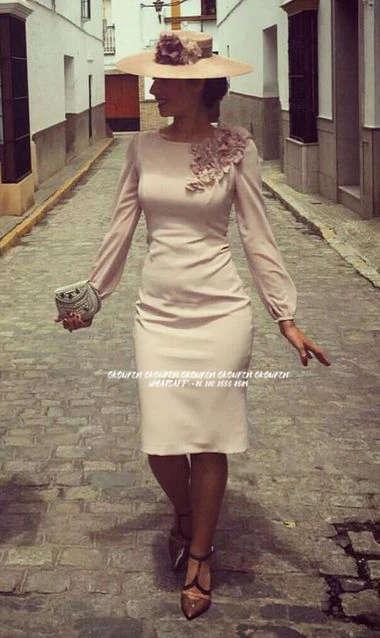 

Short Mother Of The Bride Dresses For Wedding Pencil Long Sleeves 3D Flowers on Shoulder O Neck Knee Length Wedding Party Gowns