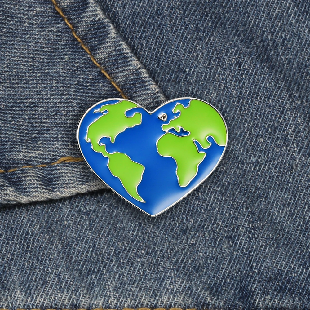 Green Earth Brooches Fashion Heart Shaped Unisex Earth's Ecology Badges Pin Jeans Backpack Lapel Enamel Pins Accessories Jewelry