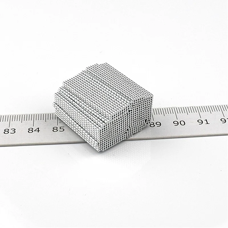 1mm Micro Magnet Round Diameter 1mm 0.5～5mm Height 0.039