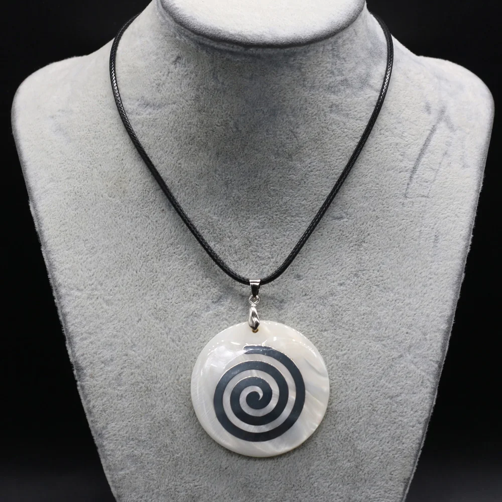 Natural Round Shell Pendant Swirl Pattern Necklace Fashion Jewelry Mother of Pearl Shell Necklace Leather Rope for Women Gift