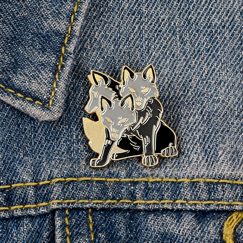 Wolf Dog Enamel Pins horror Infernal Three head Dog Brooch Lapel Pin Shirt Collar Backpack Jewelry Gift Halloween Broches