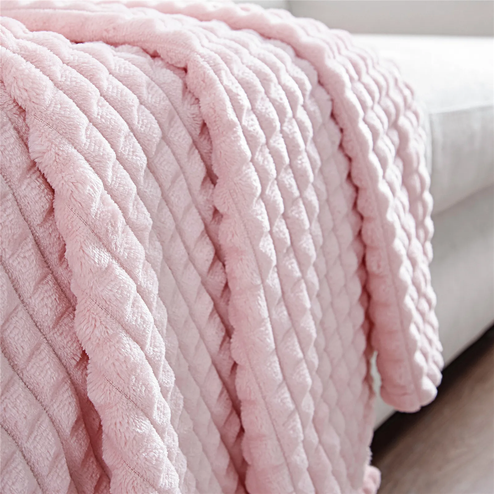 Corn Checkered Coral Fleece Blanket Solid Color Portable and Warm In Winter Flannel Fabric Blanket for Bed Sofa Throw Blanket