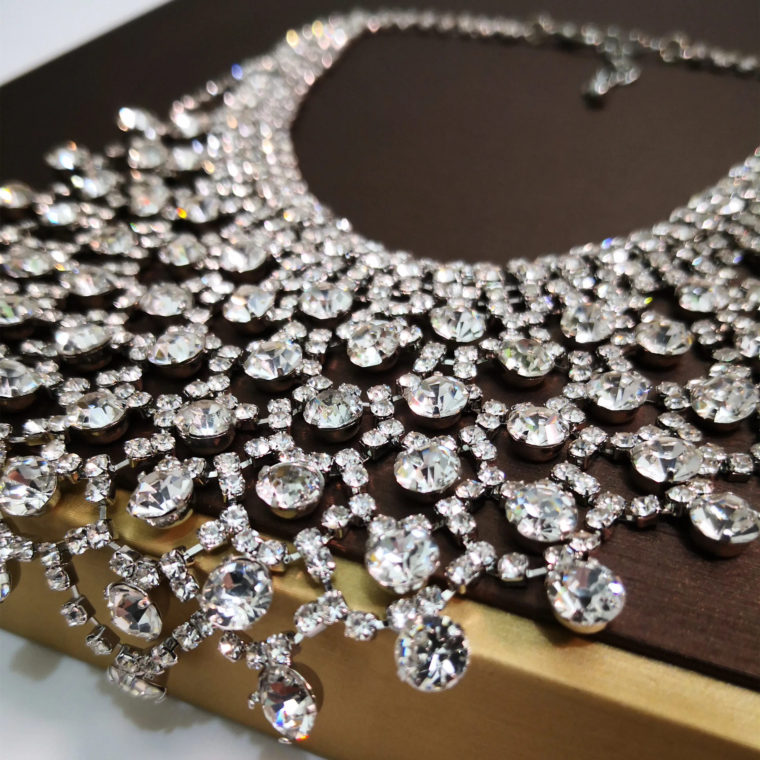 A Luxurious Rhinestone Necklace for Women Party Supplies Bridal Sparkling Wedding Accessories Fashion Prom Jewelry Wholesale