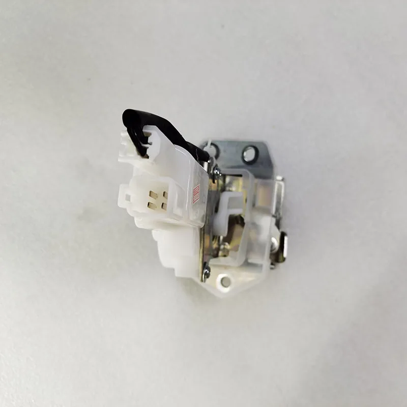 Original car parts Hengfei Tail door lock machine for Suzuki SX4 Swift rear door lock trunk lid lock block