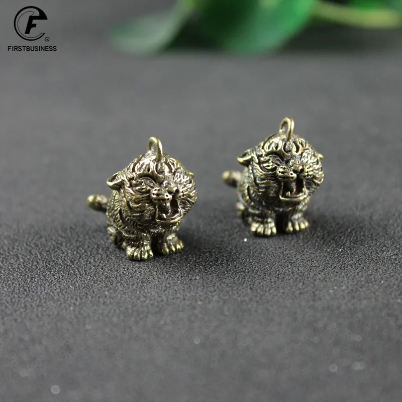 Copper Tiger Small Ornaments Retro Brass Chinese Zodiac Animal Tiger Statue Figurines Keychains Pendants Antique Home Desk Decor