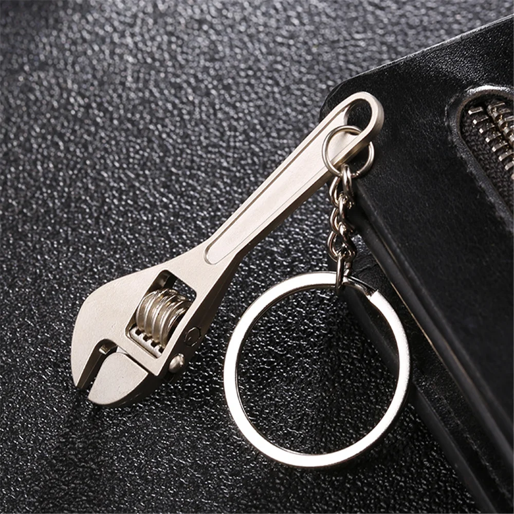 Car motorcycle wrench gadget keychain for Ducati 916 Diavel CaRbon XDiavel S Scrambler 748 900SS