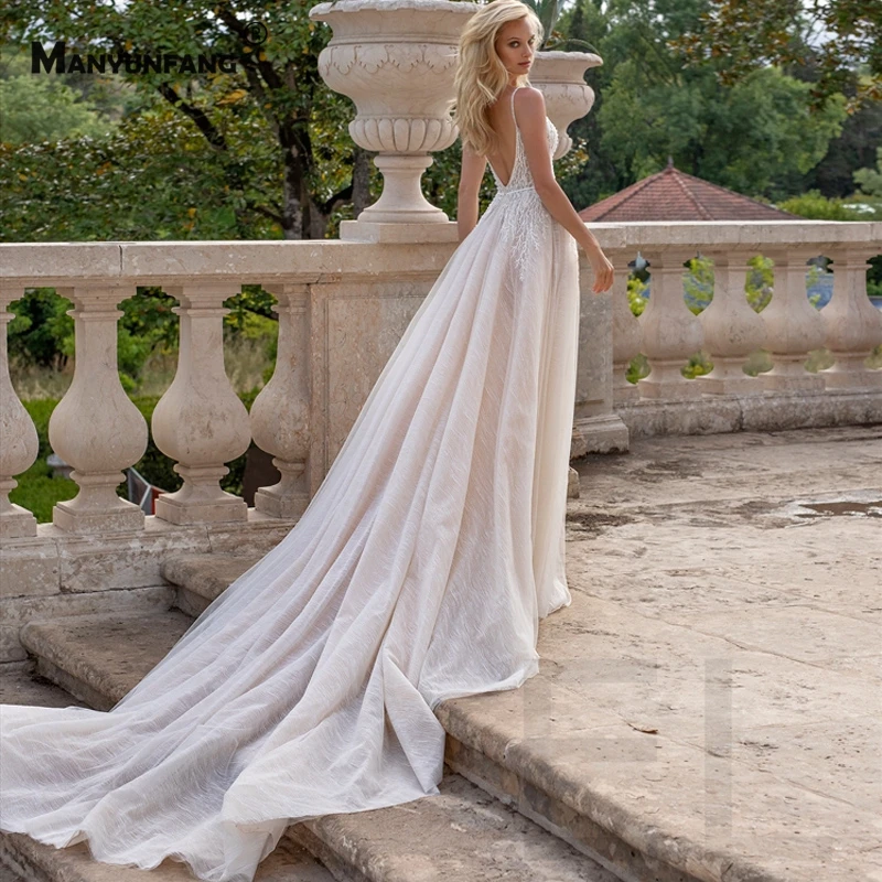 Robe de mariée brillante sans manches, haut de gamme, décolleté en v profond, traîne de chapelle, robe de bal, sur mesure, dos nu, broderie appliquée