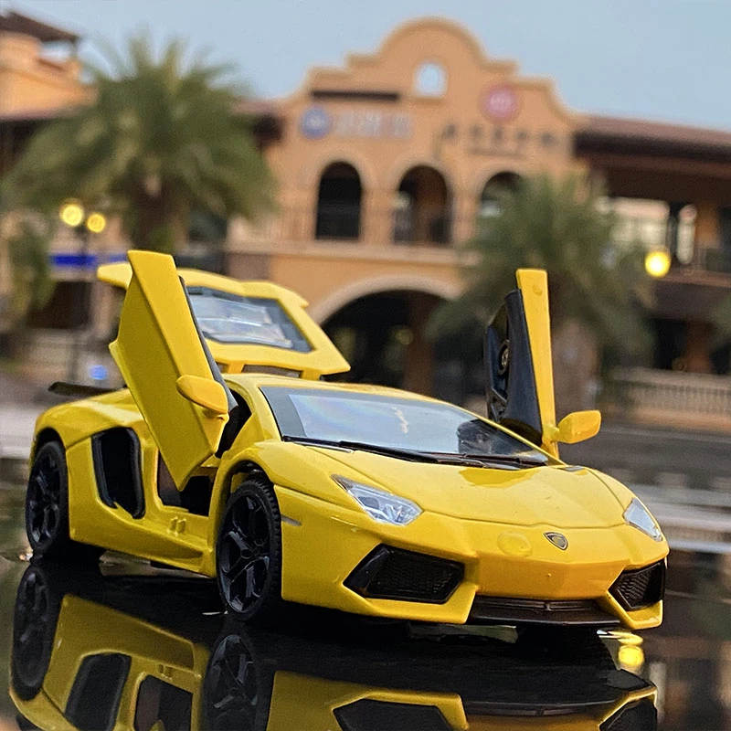 

1:32 Aventador LP740 Alloy Sports Car Model Diecast Metal Vehicles Car Model Simulation Sound and Light Collection Kids Toy Gift