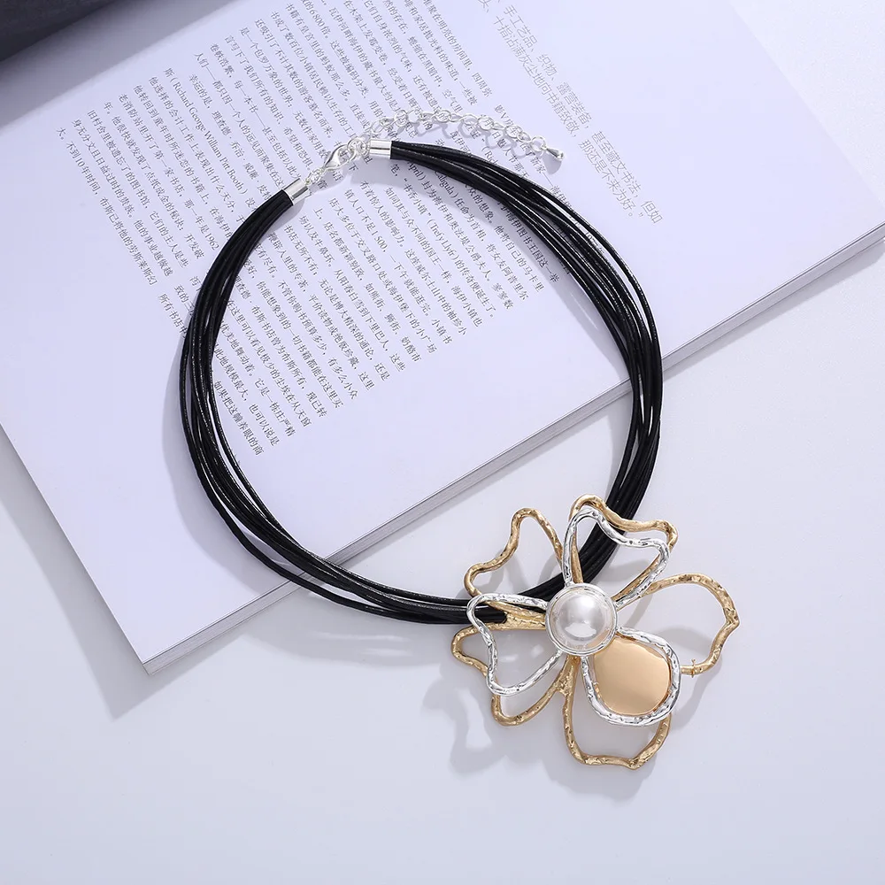 Pearl Metal Hollow Out Large Flowers Pendant Necklace Luxury Charm Jewelry For Women