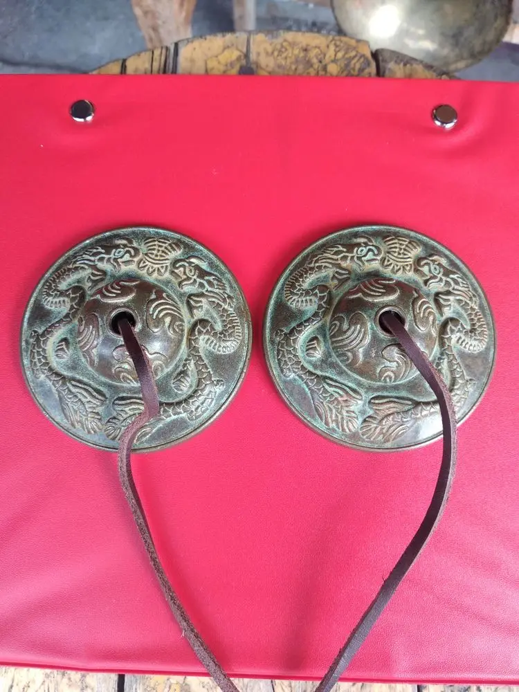 A Pair Old Musical instrument Boll Touch the bell Dragon Totem Royal Palace Music Case Interesting to listen