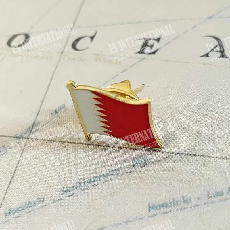 Bahrain National Flag Crystal Epoxy Metal Enamel Badge Brooch  Collection Souvenir Gifts  Lapel Pins Accessories  Size1.6*1.9cm