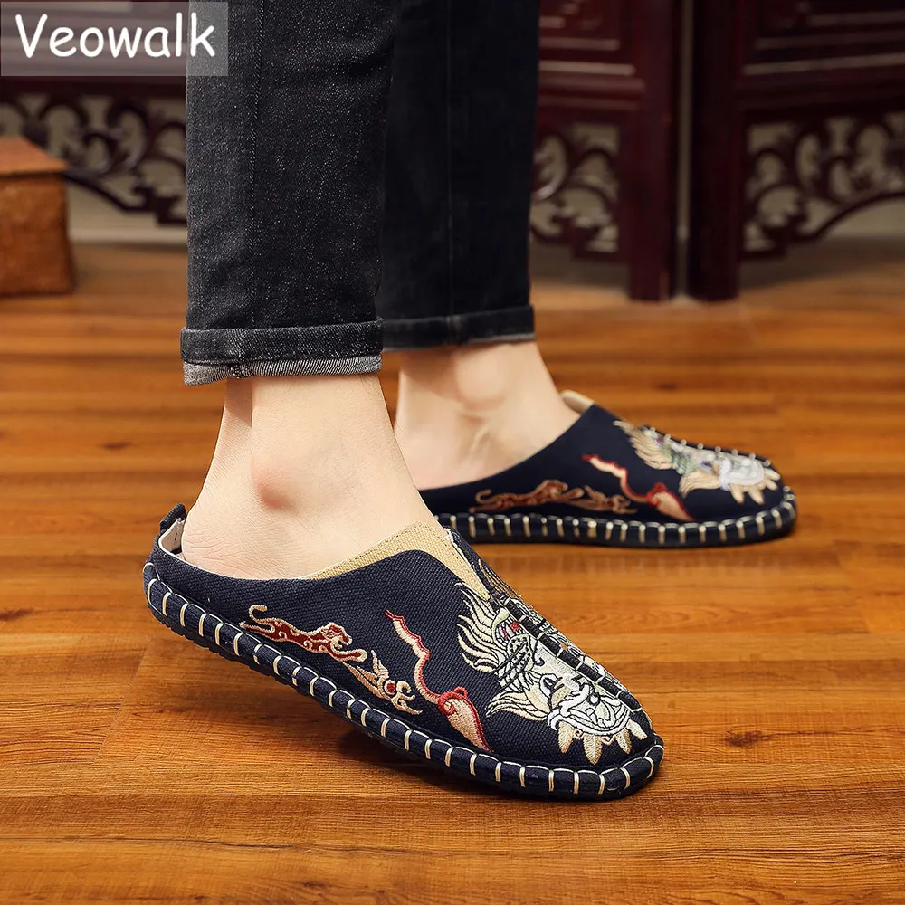 Veowalk Men‘s Canvas Embroidered Close Toe Slippers Handmade Mens Embroidery Summer Flat Shoes Comfortable Denim Shoes for Man