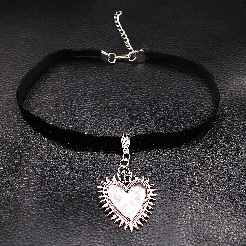 Retro Flannel Goth Black Necklace Choker Gothic Sacred Heart Charm DIY Catholic Corazon Clavicle Chain For Women Jewelry Gift