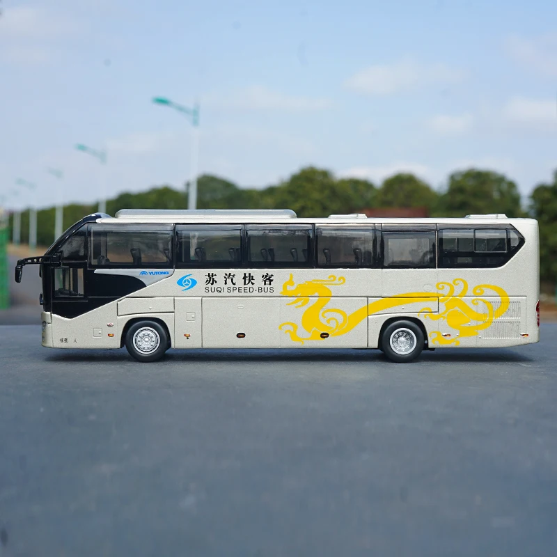 high quality clasic 1:42 Yutong Suqi Speed bus 6128 white diecast scale bus models with samll gift