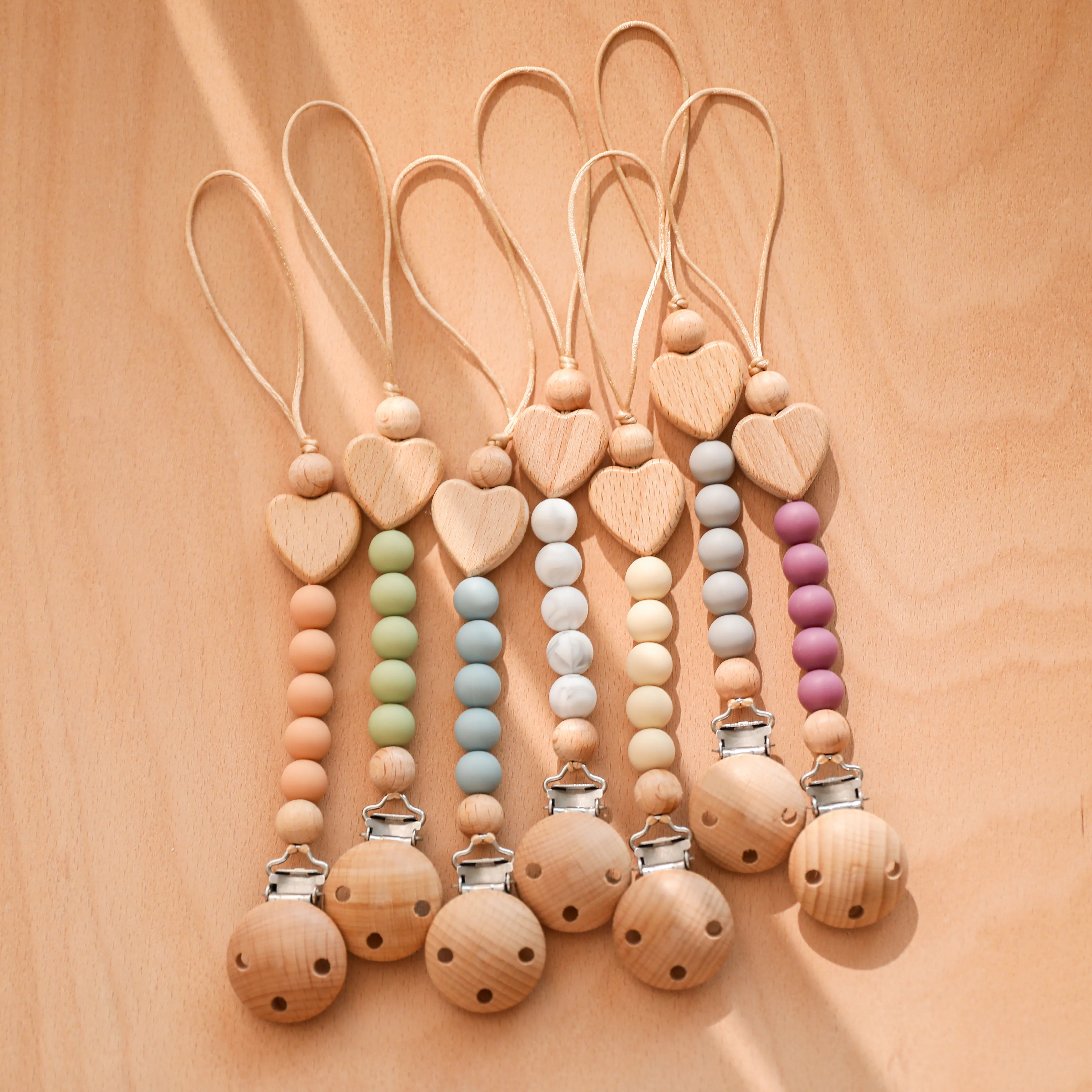 New Baby Pacifier Clip Chain Heart Wooden Holder Soother Pacifier Clips Chew Baby Teether Toys Nipple Holder Infant Shower Gift