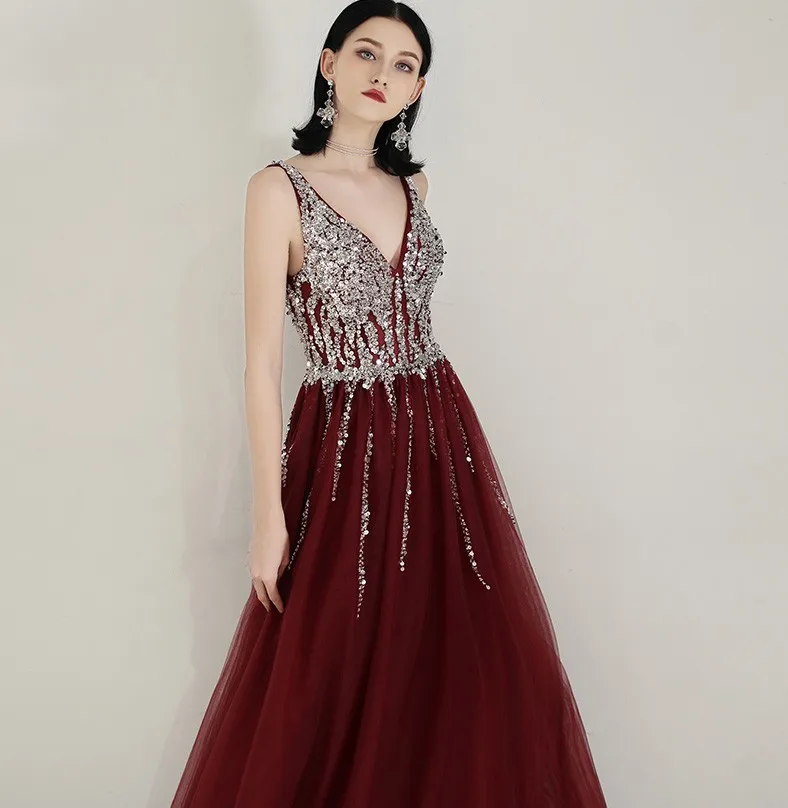 

New Burgundy Prom Evening Dresses 2020 V-neck Tulle Evening Gown A-line Shinny Beading Backless Vestido De Festa