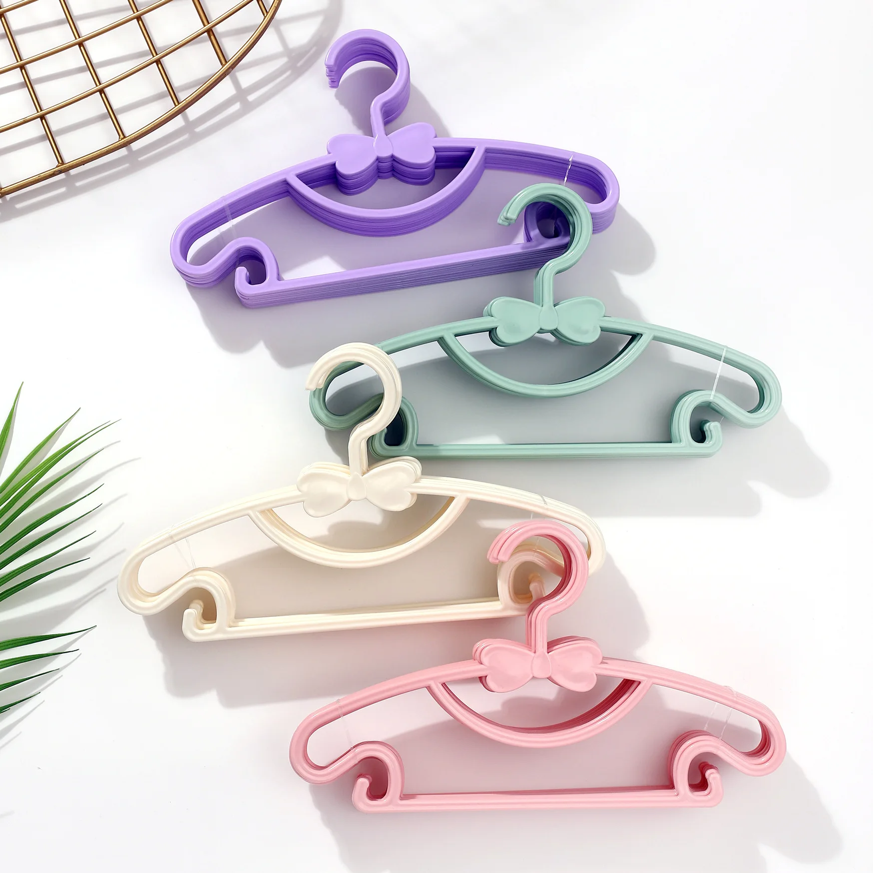 

3/5pcs Kids Clothes Hanger Racks Portable Plastic Display Hangers Windproof Children Coats Hanger Baby Clothing Organizer