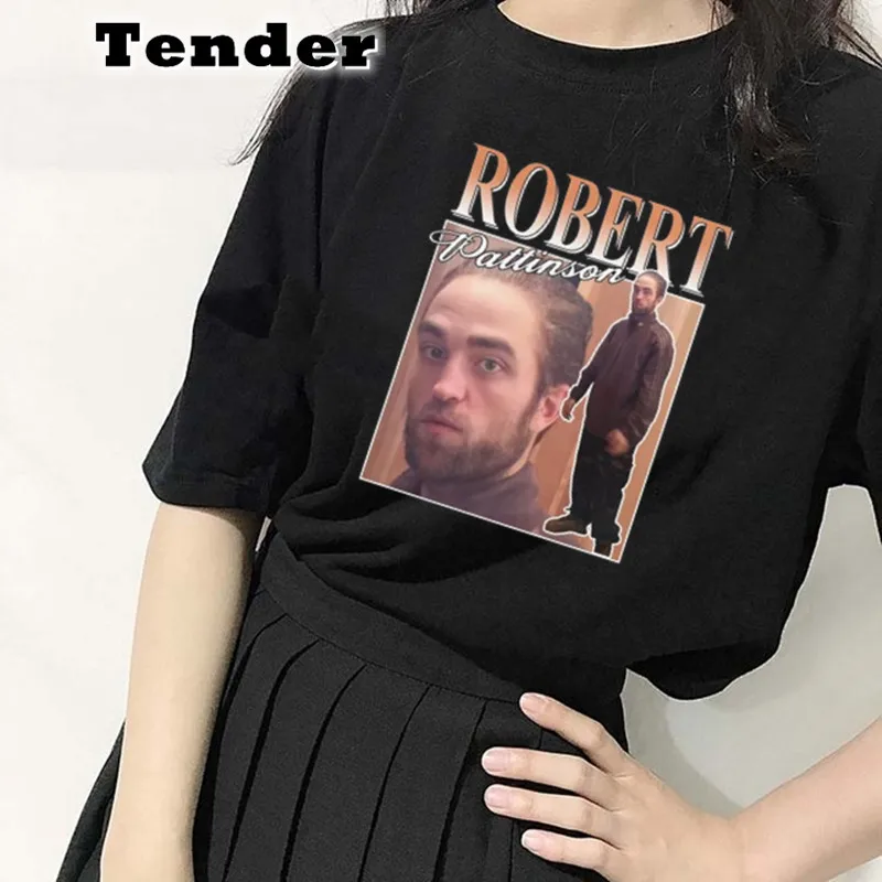 Tops Robert Pattinson Standing Meme Funny T Shirt for Women Soft Tee Tops Vintage Rob Tshirt Short Sleeve Novelty T-shirt Merch