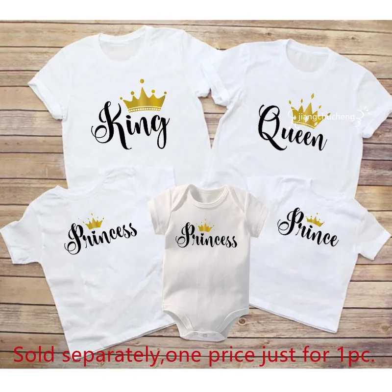 1pc Funny King Queen Prince Princess Family Matching Clothes Casual Father Son Mother and Daughter Shirts Gold Crown Print Tops