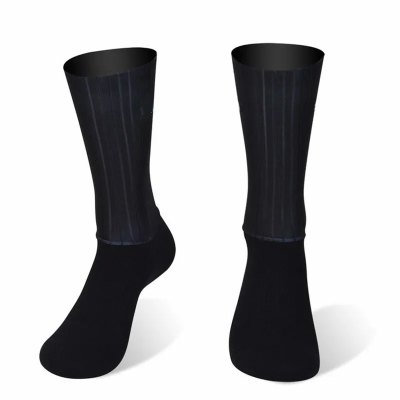 Seamless Cycling Socks Men Black White Road Bicycle Socks Outdoor Brand Racing Bike Bicycle Calcetines Ciclismo D005