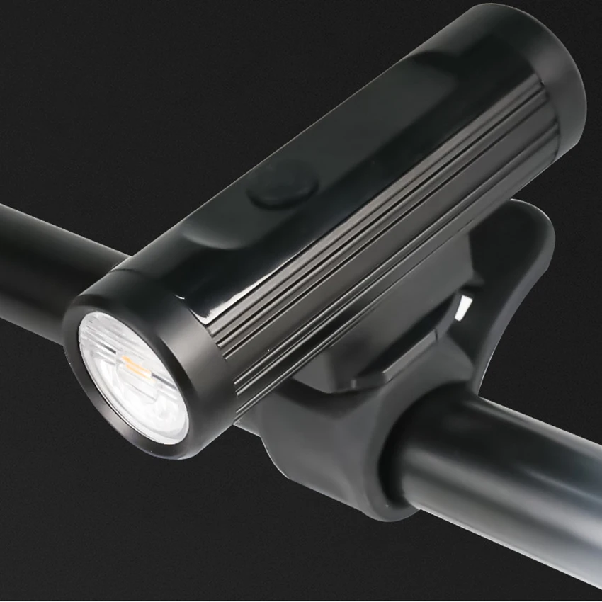 Luce per bici ricaricabile USB, faro per bici a LED luminoso da 500 Lumen con supporto di montaggio, 4 modalità, torcia di sicurezza per ciclismo su strada