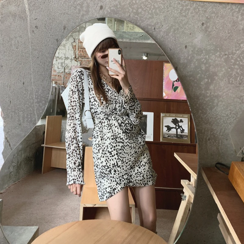 2022 Baru Leopard Pinggang Tinggi V-Neck Tidak Teratur Korea Elegan Antik Liar Gaun Wanita Musim Gugur Musim Dingin Gaun Wanita Mini DR6325