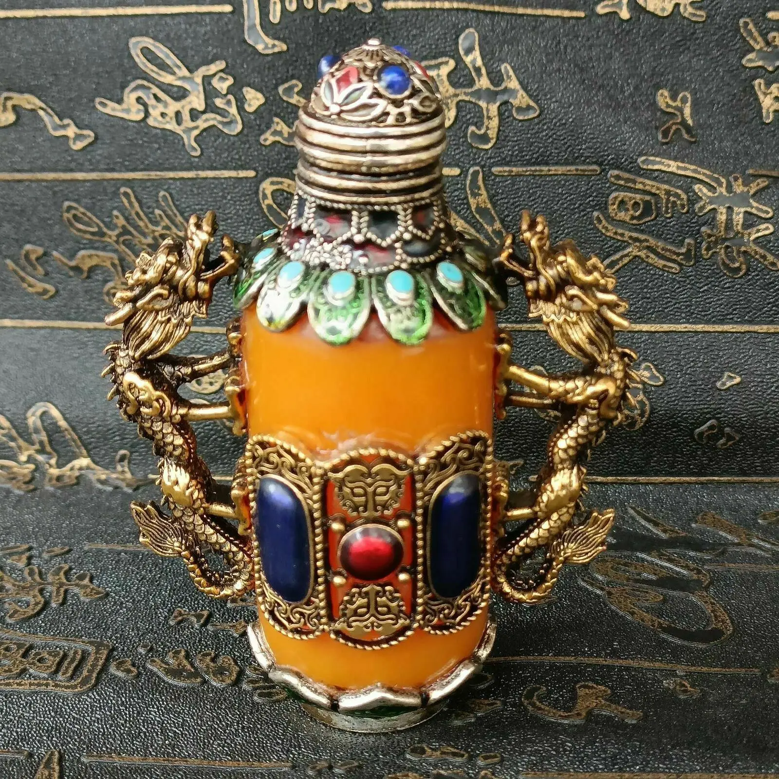 An Exquisite Chinese Handmade Double Dragon Inlaid Beeswax Snuff Bottle