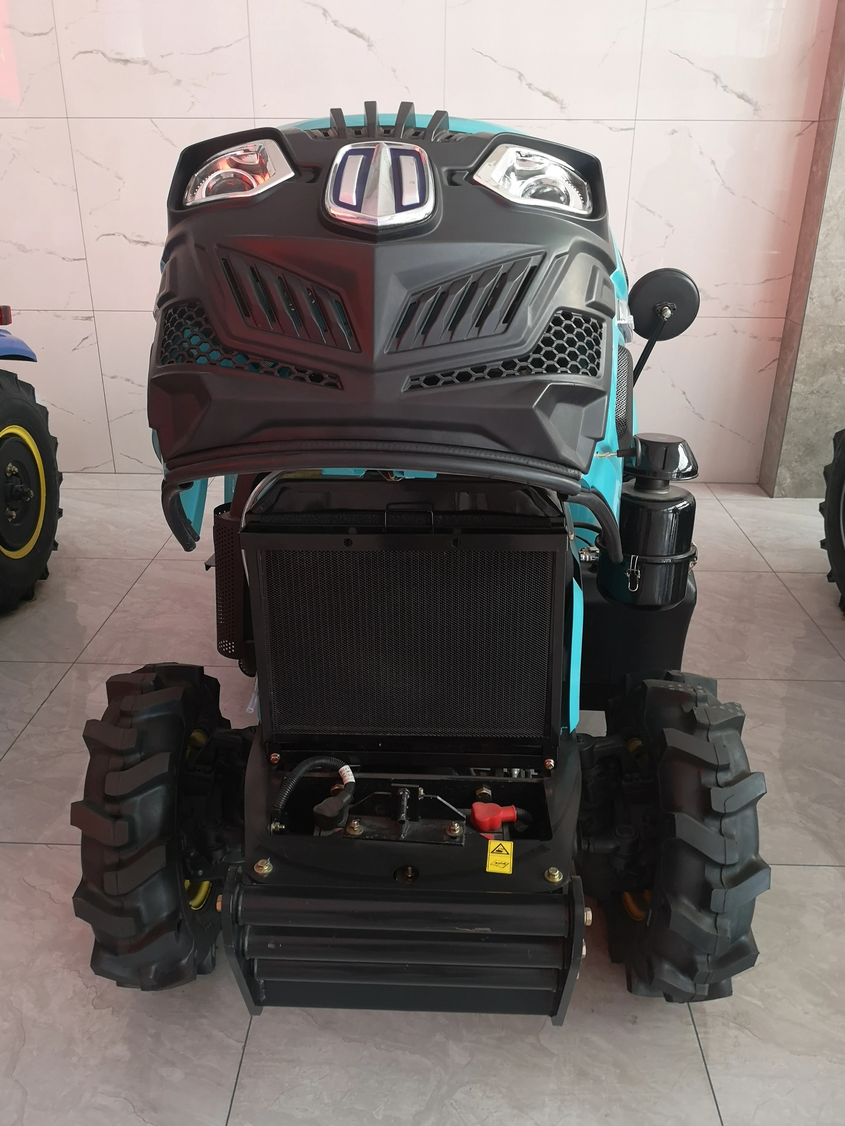 2021 Micro ล้อ Mesin Kebun การเกษตรรถแทรกเตอร์เรือนกระจก Orchard ใช้50HP รถแทรกเตอร์