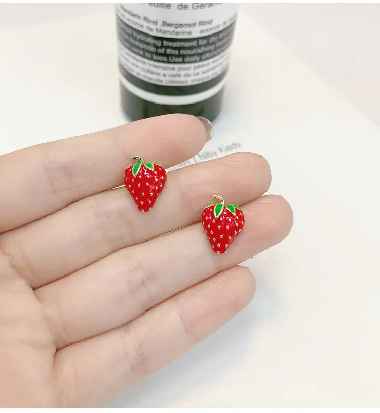 Acrylic Strawberry Earrings Fashion New Street Shooting Net Red Wild Small Cute Red Strawberry Fruit Earrings Women Wholesale