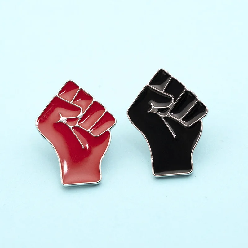 Czerwone czarne pięści Broszki Podwyższona pięść Solidarności Emaliowane szpilki Plecak Ubrania Przypinka do klapy Odznaka Black Lives Matter