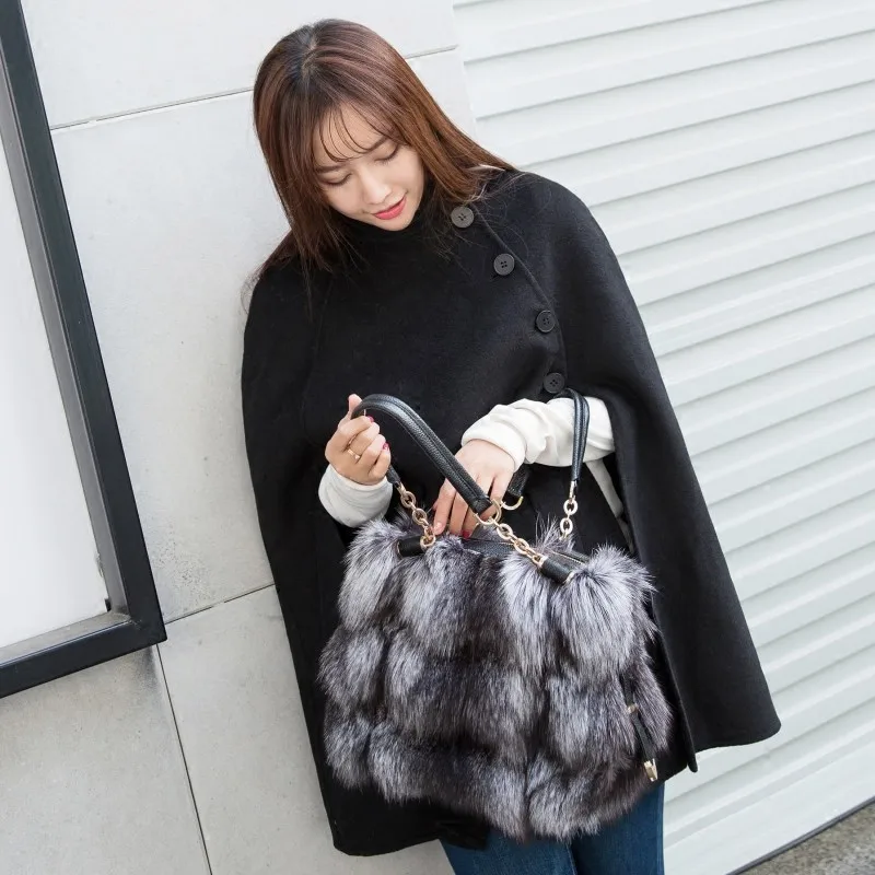 Hot Sale Classic Bags 100% Real Fox Fur Fashionable Bags Wild Messenger Bag Handbags Suitable For All Occasions