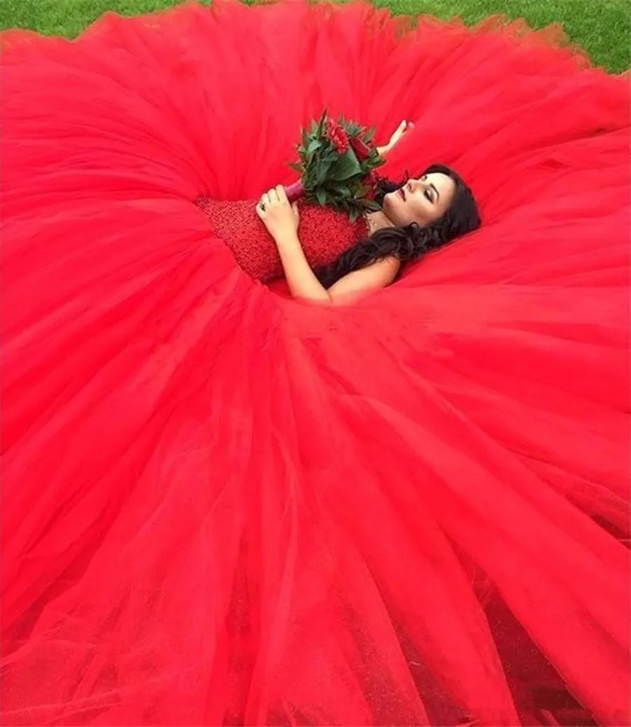 Hot Red Tulle Ball Gowns Wedding Dresses 2020 Country Western Crystals Petal Beading Top Weding Weeding Gown Bride Dresses