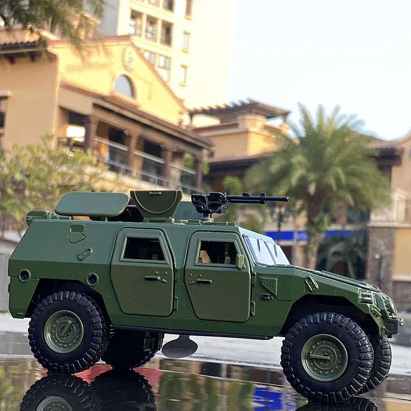 Coche blindado de reacondicionamiento militar 1:24, vehículo todoterreno de juguete fundido a presión de aleación, modelo de tanque de Metal, modelo